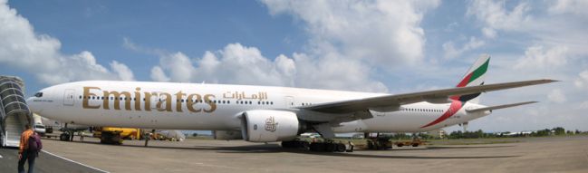 Emirates - Boeing 777-31H - A6-EMU