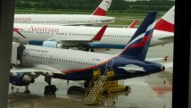 Aeroflot - Airbus A319-111 - VP-BWG mit AUA - Boeing B767-3Z9ER mit Winglets - OE-LAZ - "India"und AUA - Boeing B777-2Z9ER - OE-LPB - "Heart of Europe"