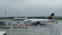 Lufthansa - Airbus A380-800 - D-AIMA - "Frankfurt am Main" mit Air China Cargo - Boeing 747-400F - B-2409