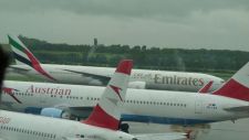 AUA - Airbus A319-112 - OE-LDD - "Moscow" mit AUA - Boeing B767-3Z9ER mit Winglets - OE-LAX - "Salzburger Festspiele" und Emirates - Boeing B777-36NER - A6-EBE