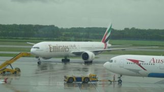 AUA - Boeing B767-3Z9ER mit Winglets - OE-LAX - "Salzburger Festspiele" und Emirates - Boeing B777-36NER - A6-EBE