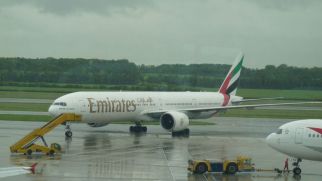 Emirates - Boeing B777-36NER - A6-EBE