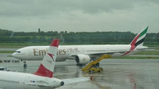 Airbus A319-112 - OE-LDD - "Moscow" und Emirates - Boeing B777-36NER - A6-EBE