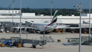 Emirates - Airbus A380-800 - A6-EDQ bei der Parkposition