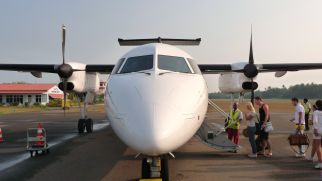 Blick ins Cockpit der Dash 8-Q300.